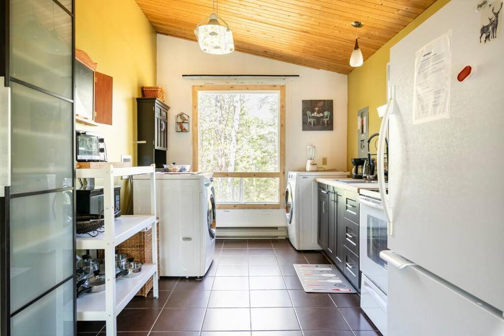 Le Petit Cottage Du Grand Boise Lac-Simon Exteriér fotografie